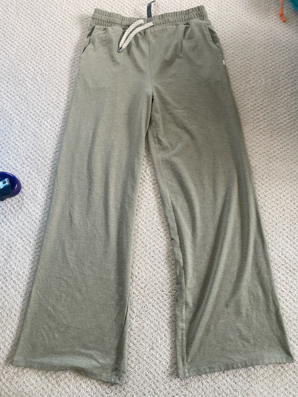 Vuori Halo Green Wide Leg Lounge Pants, size medium